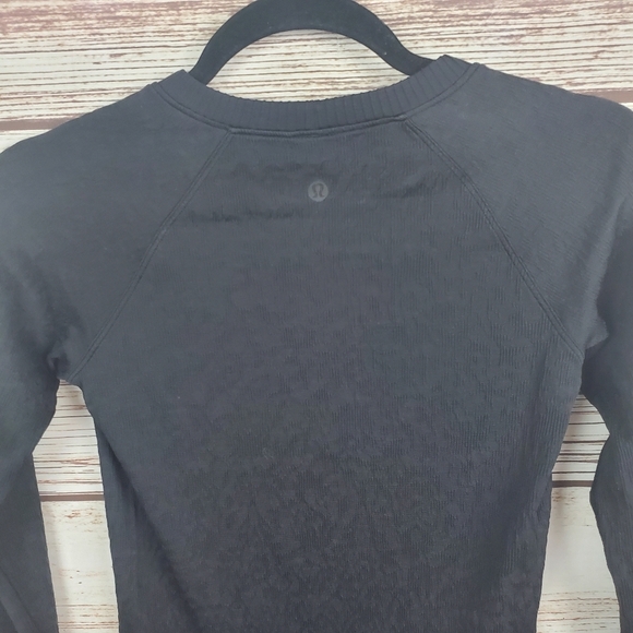 Lululemon Womens Size 4 Black Rest Less Textured Floral Long Sleeve Pullover  #5 - Picture 10 of 11
